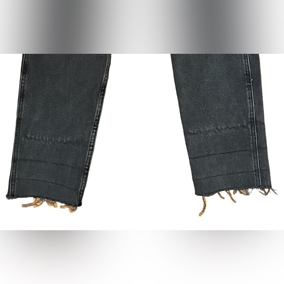COPY - Hollister Ultra High Rise Mom Jeans - Picture 6 of 11